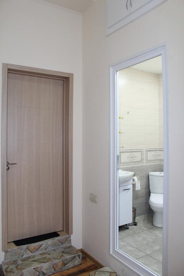 Guesthouse Nati-Natia Tbilisi Esterno foto
